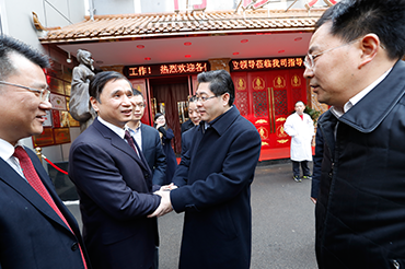 隋忠誠(chéng)副省長(zhǎng)春節(jié)前夕走訪慰問(wèn)頤而康員工