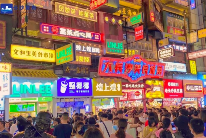 凌晨2點排隊、晚上3點堵車，長沙人都不睡的嗎？